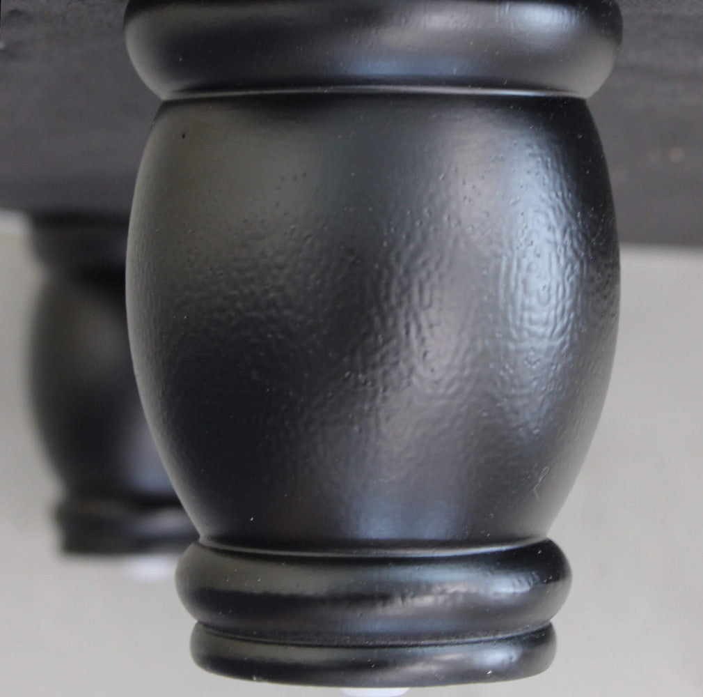 DIVANO 3 POSTI CHESTERFIELD IN ECOPELLE BIANCO. Dimensioni: cm 197 x 74 x 82 h.