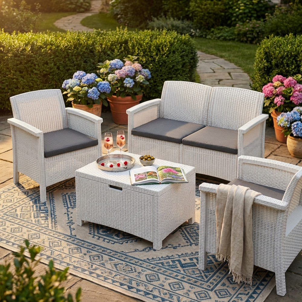 SALOTTO VENEZIA 2 P C/CUSCINI. Struttura in plastica stampata, wicker BIANCO, NERO, o TAUPE con cuscini Dimensioni: D.117x64,5x76/P.63x64,5x76/T60x54,5x40,5. Arredo Giardino