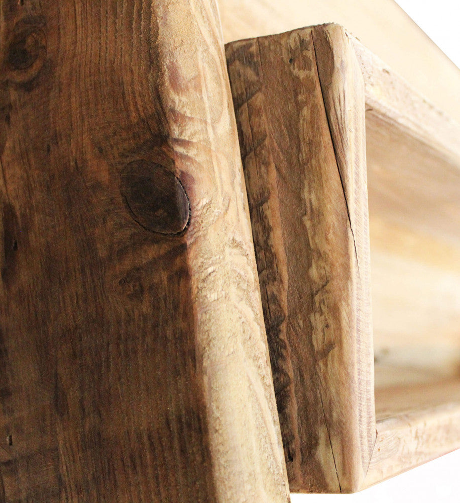 SCAFFALE DA BAGNO BIDDY. Scaffale da bagno in legno di pino riciclato Dimensioni: cm 62 x 45 x 175 h.