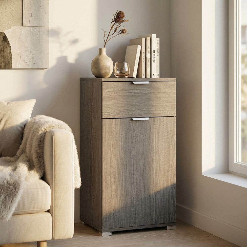 LENA CABINET WITH 1 DOOR AND 1 DRAWER IN GREY OAK. Dimensions: 45 x 38 x 85 cm.