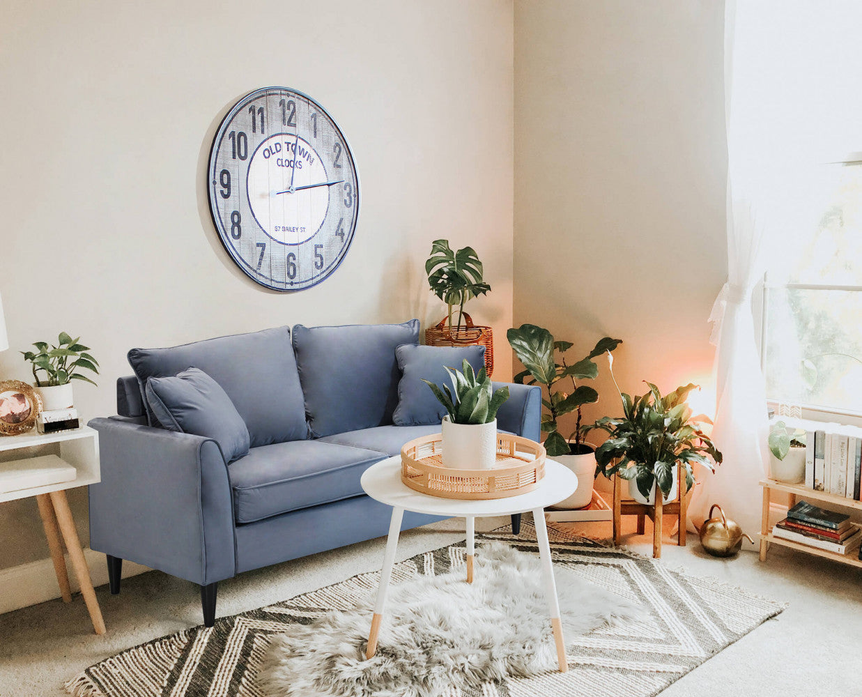 CHANDLER 2-SEAT SOFA. Sofa in TAUPE, BORDEAUX, GREY or BLUE velvet. Dimensions: 152 x 81 x 89 h cm.