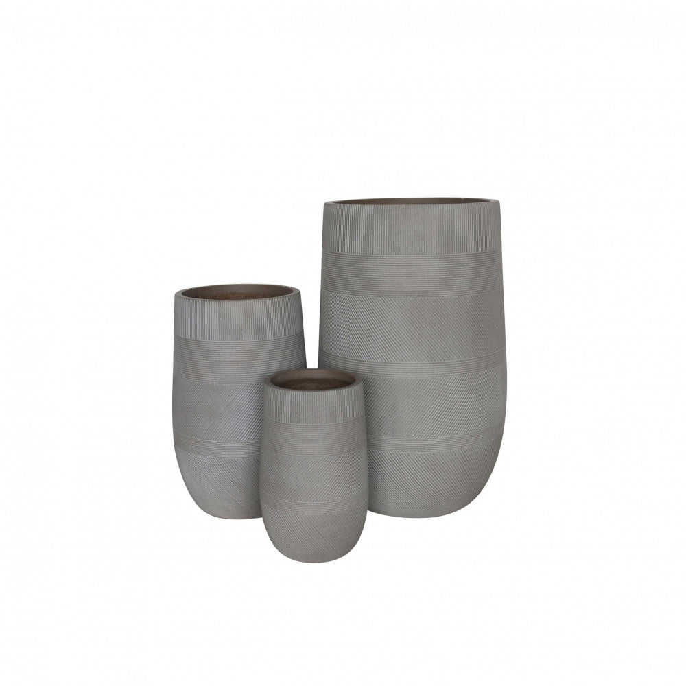 SET VASI FIORDALISO. Set di 3 vasi in fibra di sintetica color TAUPE, BEIGE o GRIGIO SCURO Dimensioni: G.47x47x75/M.34x34x54/P.24x24x39. Arredo Giardino