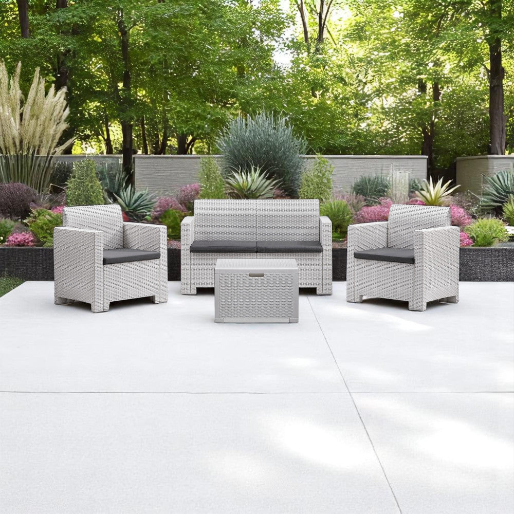 SALOTTO NEBRASKA 2 P C/CUSCINI. Struttura in plastica stampata, wicker BIANCO, NERO, MARRONE o TORTORA con cuscini Dimensioni: D.131x57x79/P.74x57x79/T.70x49x37. Arredo Giardino