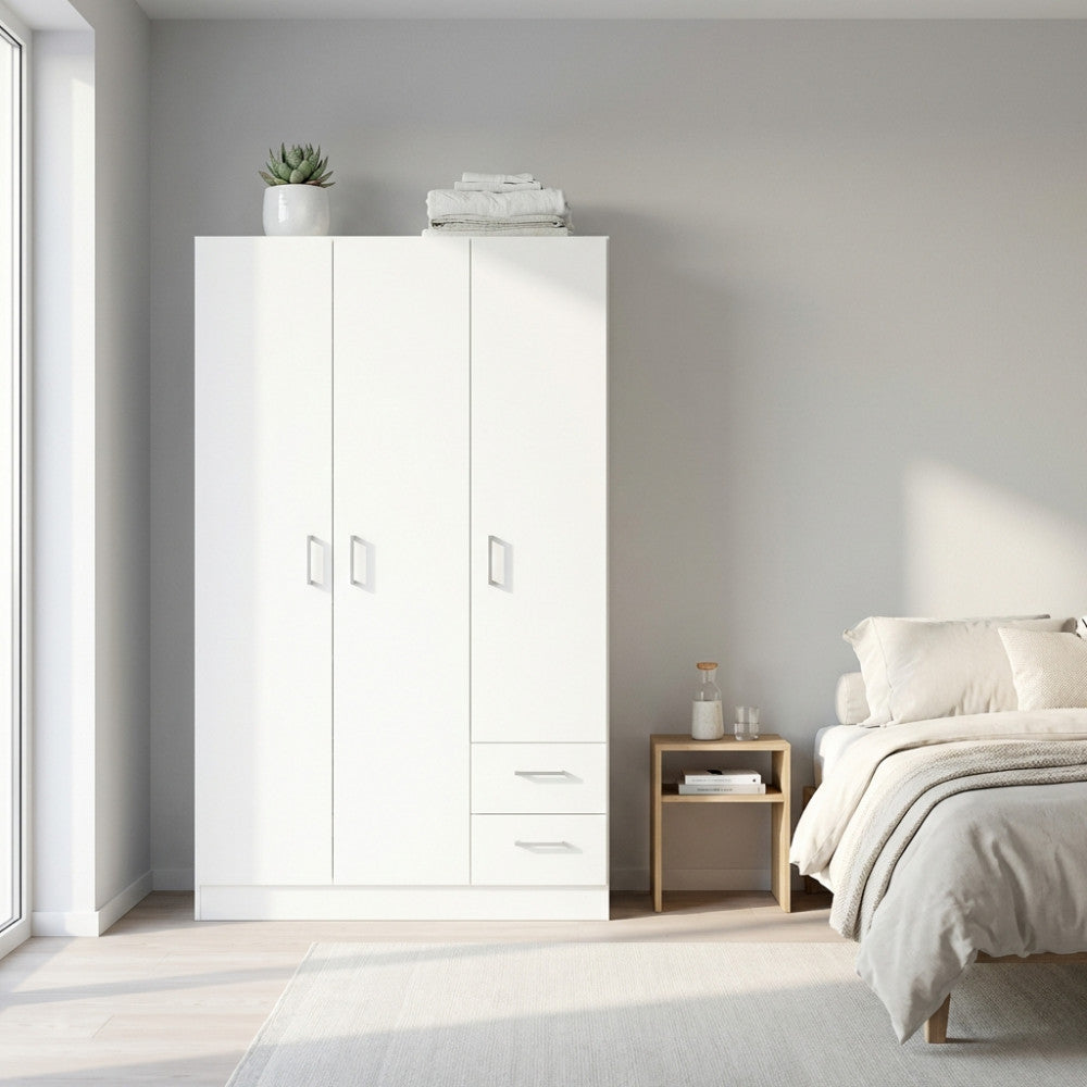 ARMADIO LEWI 3 ANTE E 2 CASSETTI BIANCO. Dimensioni: cm 120 x 52 x 190 h.