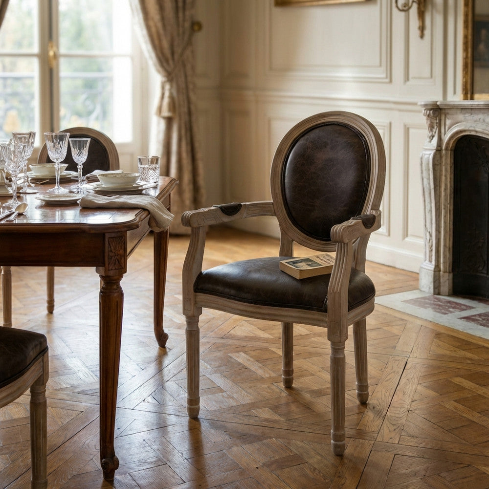 CONSTANCE CHAIR IN BLACK FAUX LEATHER. Dimensions: 55 x 46 x 96 cm h.