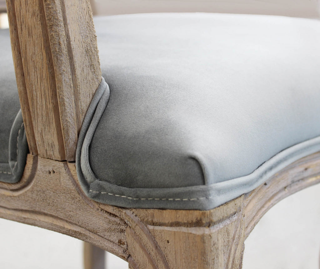 SEDIA CHARLENE IN VELLUTO GRIGIO. Dimensioni: cm 55 x 51 x 100 h.