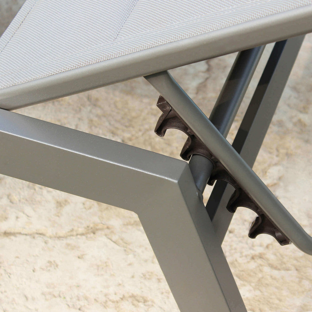 FORMENTERA LOUNGER. Aluminum frame painted WHITE, DOVE GREY, TAUPE, or ANTHRACITE. Padded Textilene in TAUPE, BLACK on anthracite. Dimensions: 198 x 61 x 34/95 cm. Garden Furniture