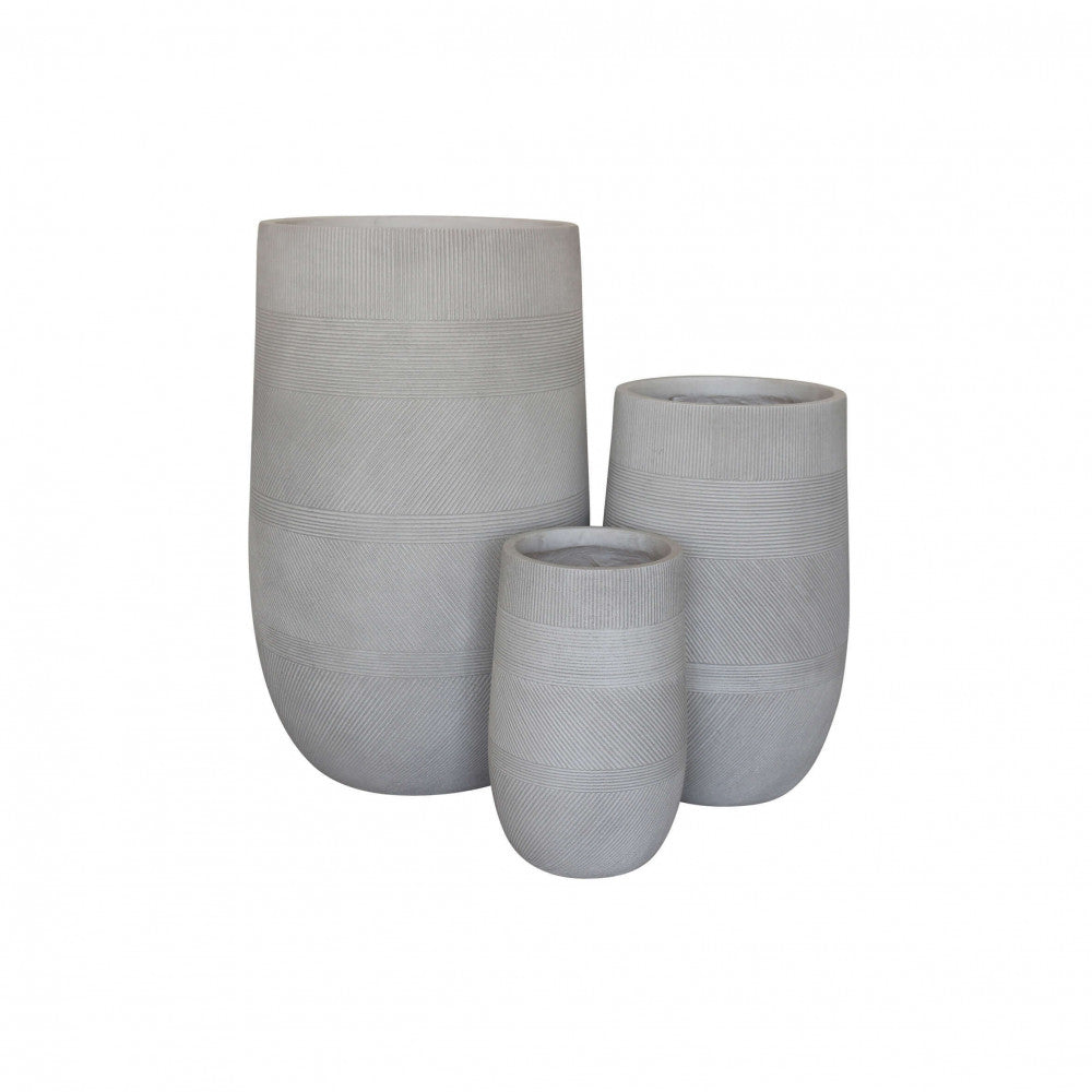 SET VASI FIORDALISO. Set di 3 vasi in fibra di sintetica color TAUPE, BEIGE o GRIGIO SCURO Dimensioni: G.47x47x75/M.34x34x54/P.24x24x39. Arredo Giardino