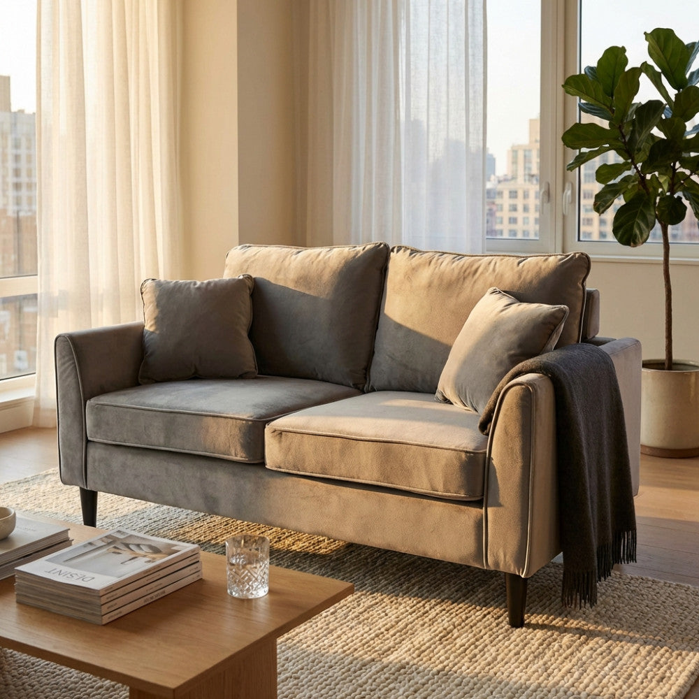 DIVANO 2 P CHANDLER. Divano in velluto TORTORA, BORDEAUX, GRIGIO o BLU Dimensioni: cm 152 x 81 x 89 h.