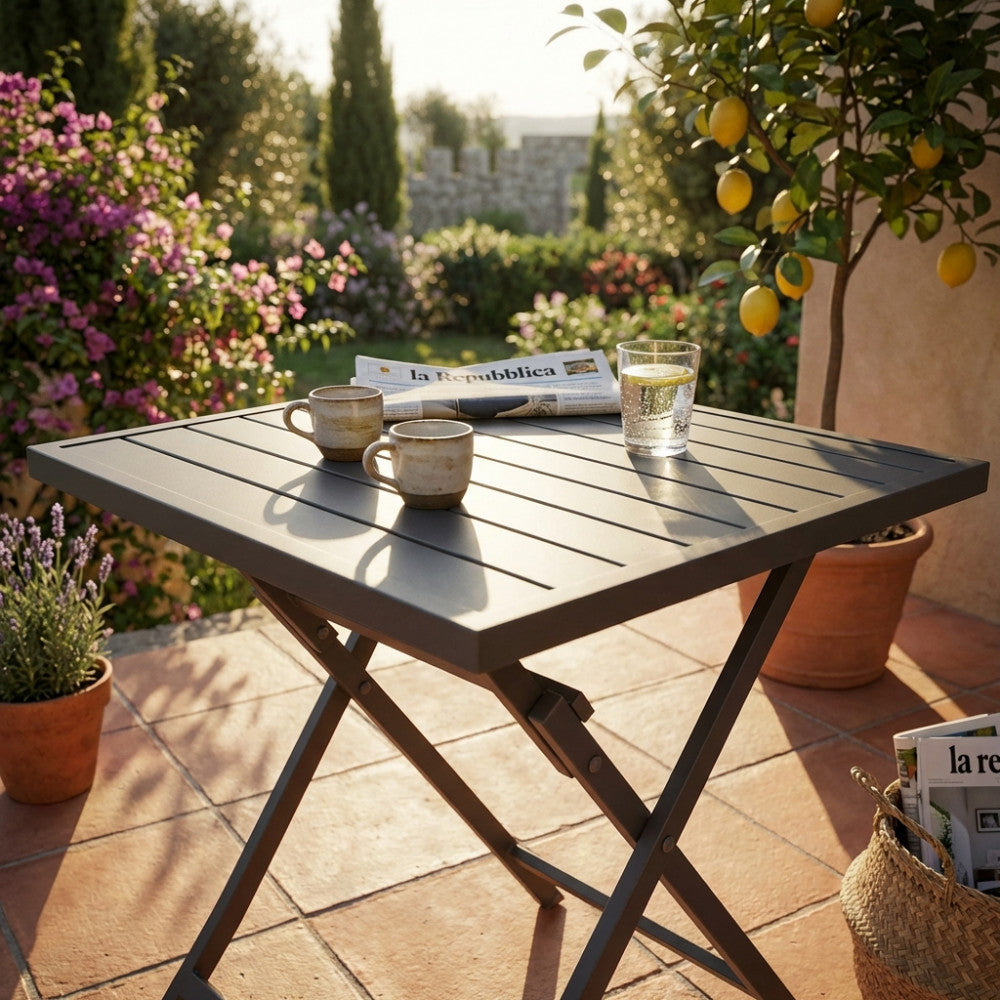 TAVOLO ALABAMA 70 X 70 PIEGHEVOLE. Struttura in alluminio BIANCO, TAUPE o ANTRACITE Dimensioni: cm 70 x 70 x 73 h. Arredo Giardino