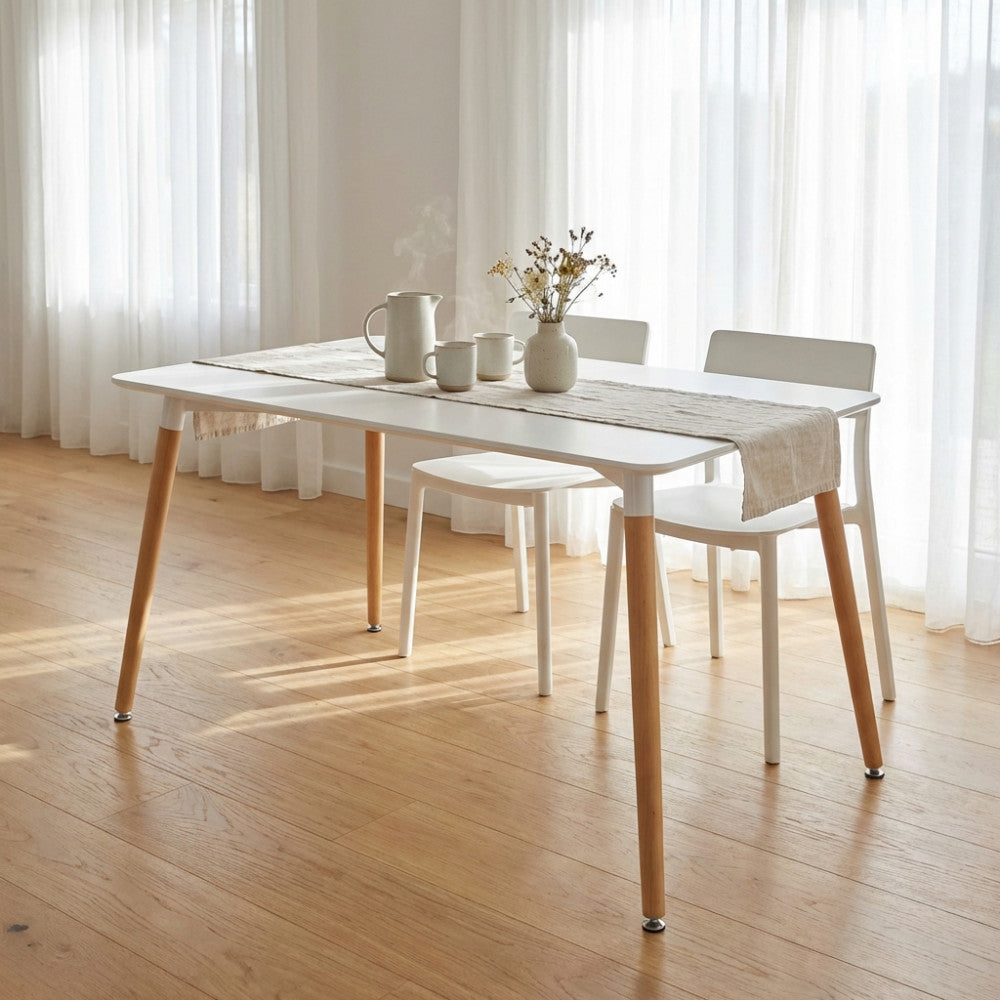 TAVOLO LIONE 120 X 80 BIANCO. Piano in ABS colore bianco, gambe in legno Dimensioni: cm 120 x 80 x 75 h. Arredo Giardino