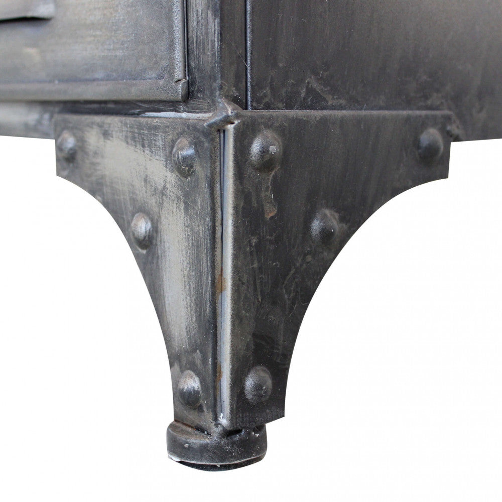 MOBILE IN FERRO ERNEST. Mobile con 2 ante e 6 cassetti Dimensioni: cm 124,5 x 40,5 x 83 h.