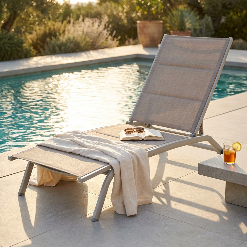 ITACA STACKABLE LOUNGER. Frame in painted aluminum in WHITE, DOVE GREY, TAUPE, ANTHRACITE, RED, or LIGHT BLUE. Padded Textilene. Dimensions: 194 x 71 x 83 cm. Garden Furniture.