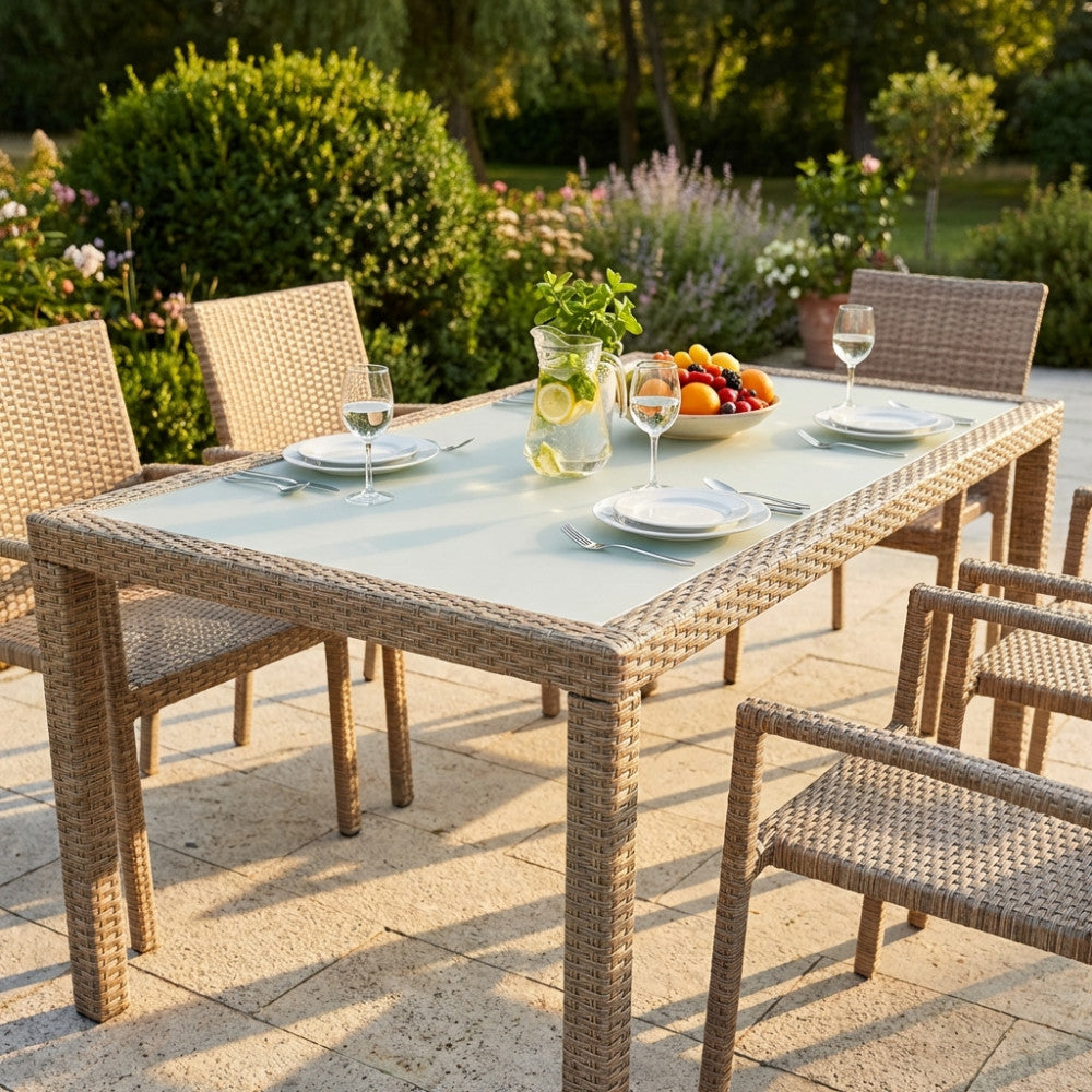 TAVOLO AZORE 150 X 90. Struttura in metallo, wicker MARRONE, GRIGIO o BIANCO materiale UV protection piano in vetro spessore 5 mm Dimensioni: cm 150 x 90. Arredo Giardino