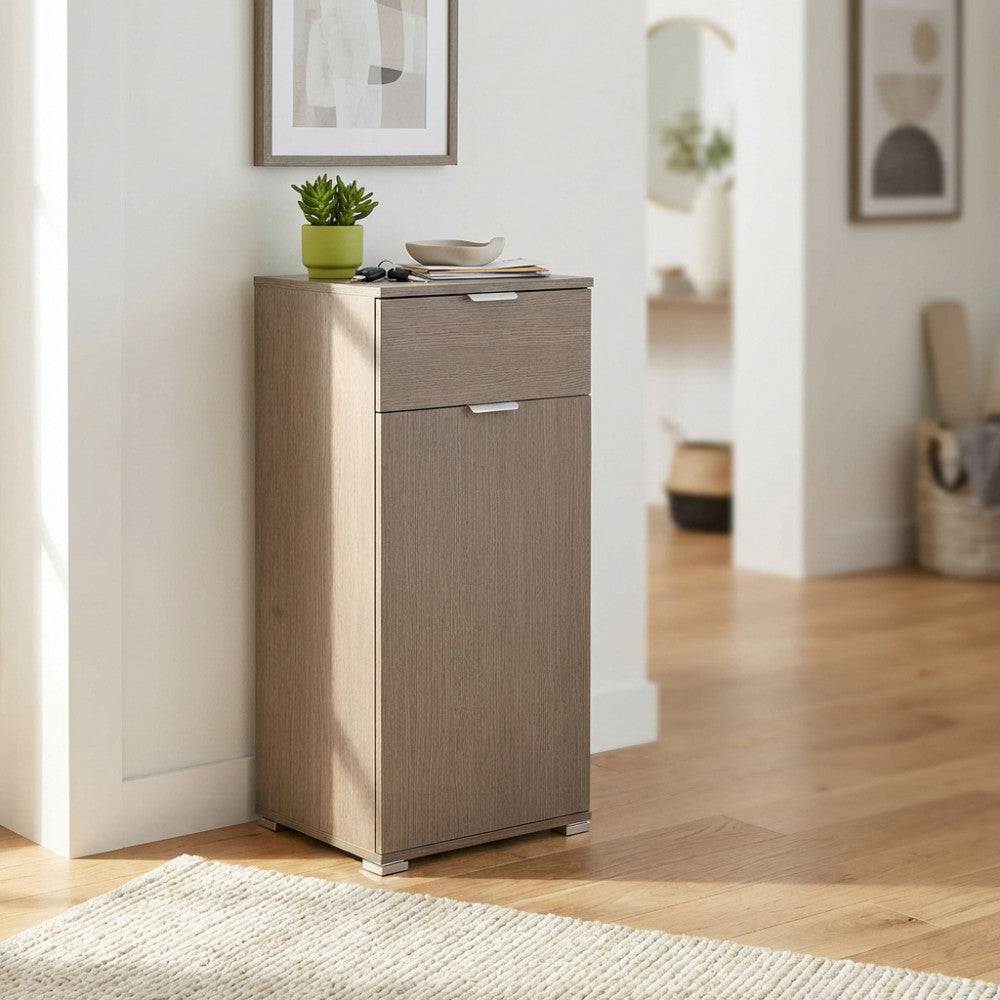 MOBILETTO BAKU CON 1 ANTA E 1 CASSETTO ROVERE GRIGIO. Dimensioni: cm 45 x 38 x 103 h.