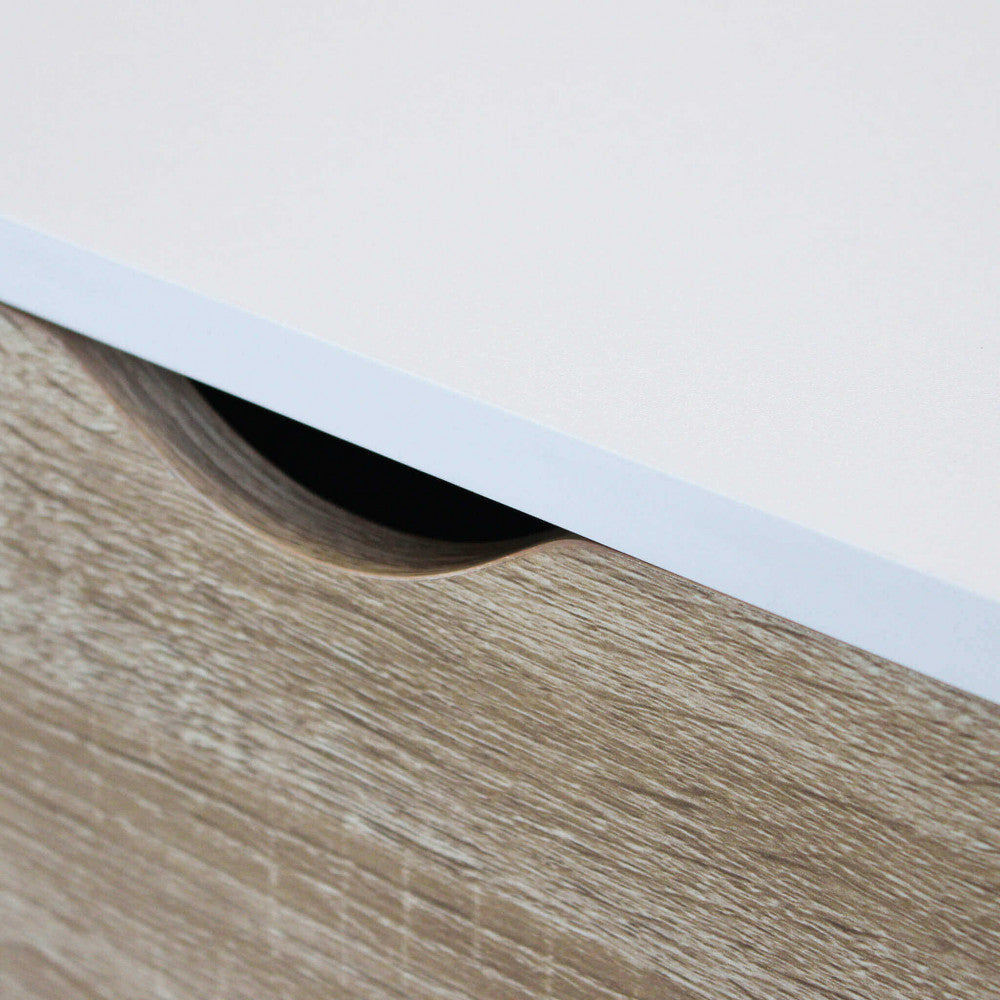 MOBILE BRADLEY. Mobile con 2 ante e 3 cassetti in legno bianco e naturale Dimensioni: cm 147 x 39 x 82 h.