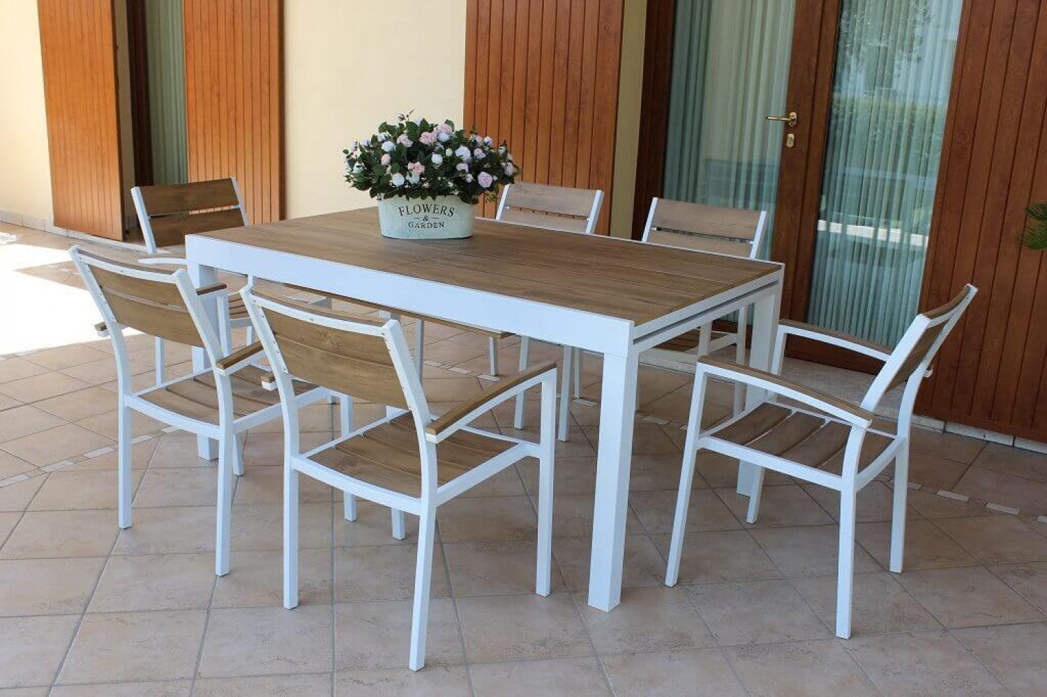 TAVOLO CAYMAN 200/300 X 95. Struttura in alluminio BIANCO o TAUPE piano in polywood color TEAK Dimensioni: cm 200/300 x 95 x 74 h. Arredo Giardino