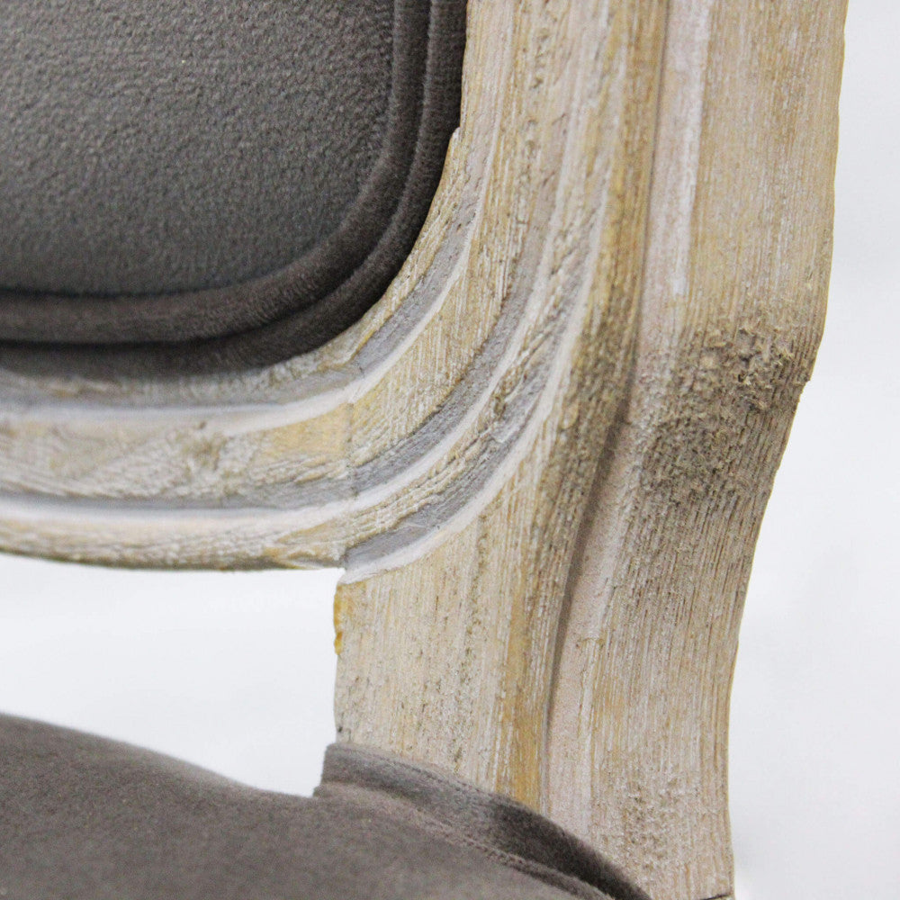 SEDIA CHARLENE IN VELLUTO TAUPE. Dimensioni: cm 52 x 50 x 100 h.