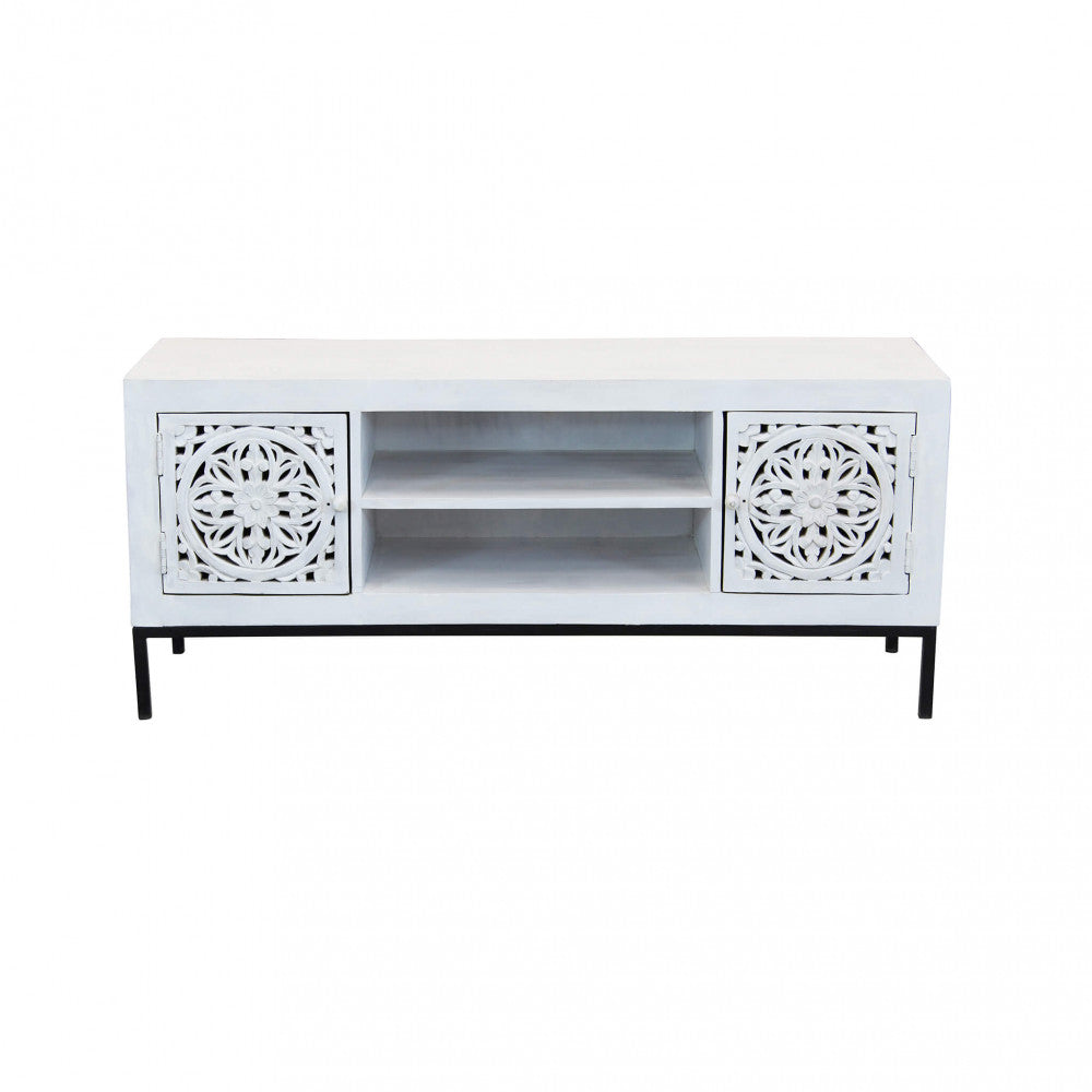 PORTA TV CLIFFORD. Porta tv con decoro sbiancato con 2 ante e 2 ripiani in legno di mango con struttura in ferro Dimensioni: cm 130 x 40 x 55 h.