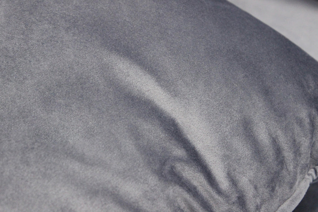 CHANDLER 2-SEAT SOFA. Sofa in TAUPE, BORDEAUX, GREY or BLUE velvet. Dimensions: 152 x 81 x 89 h cm.