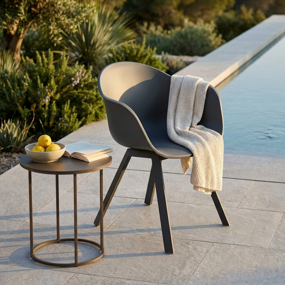 POLTRONA MAUI. Struttura in allumino BIANCO o ANTRACITE seduta in PP Dimensioni: cm 63 x 55 x 79 h. Arredo Giardino