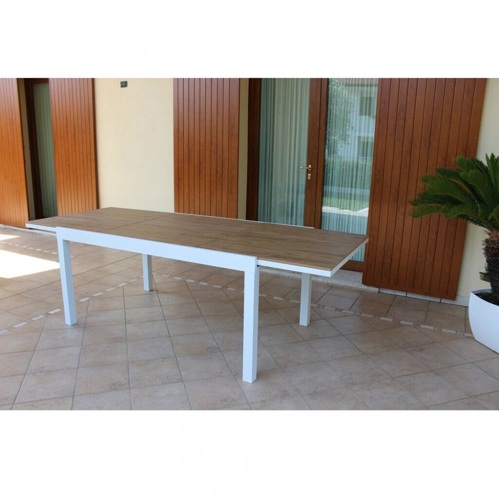 TAVOLO CAYMAN 160/240 X 95. Struttura in alluminio BIANCO o TAUPE piano in polywood color TEAK Dimensioni: cm 160/240 x 95 x 75 h. Arredo Giardino