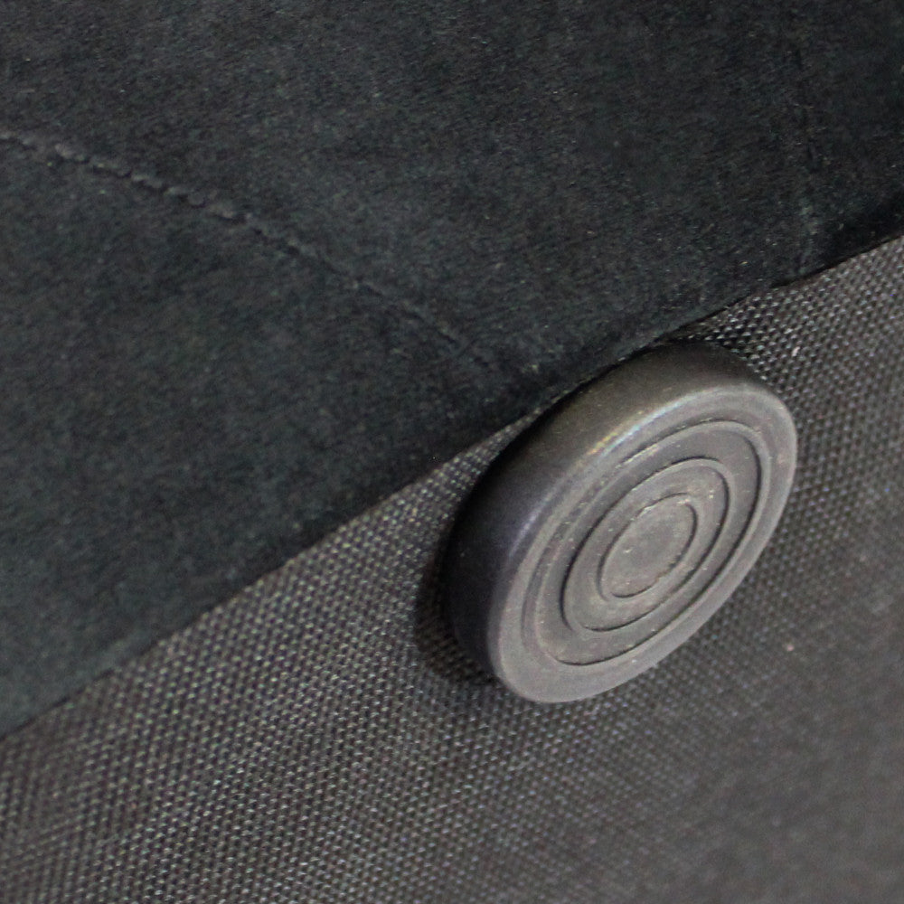 POUF MAXIM ROTONDO IN VELLUTO NERO. Dimensioni: cm ò 67 x 41 h.
