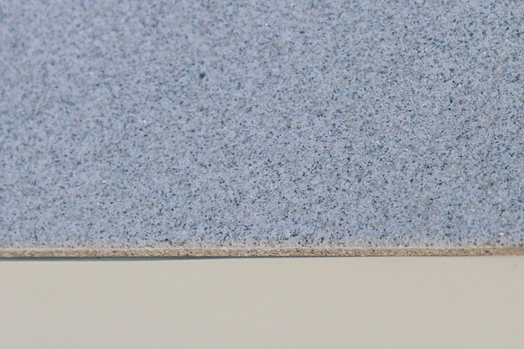 SALOTTO MUMBAI 2 P C/CUSCNI. Struttura in alluminio verniciata a polvere GRIGIO SCURO o GRIGIO CHIARO braccioli e schienali rivestimento in corda tonda sintetica cuscini 15 cm tavolino con vetro temprato 5 mm Dimensioni: D.152x80x73/P.71x80x73/T.100x...