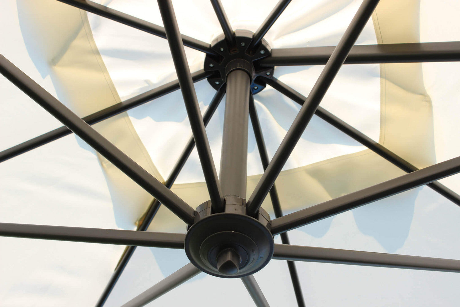 NEWTON BLACK UMBRELLA 3 X 3 ECRU CANVAS. 180 g ECRU polyester canopy with windproof cover, 45 x 64 mm aluminium and 20 x 40 mm metal rotating pole, 8 13 x 22 mm metal ribs, cross-shaped base. Dimensions: 3 x 3 m. Garden Furniture
