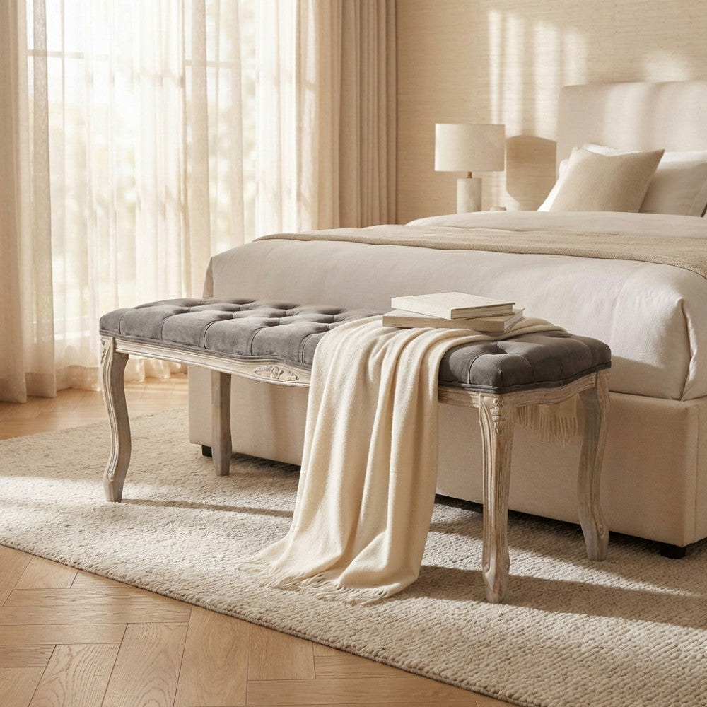 PANCA MISTY IN VELLUTO TAUPE. Dimensioni: cm 110 x 36 x 47 h.
