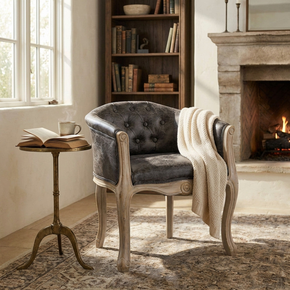 POLTRONA COREEN IN ECOPELLE VINTAGE GRIGIO. Dimensioni: cm 61 x 61 x 71 h.