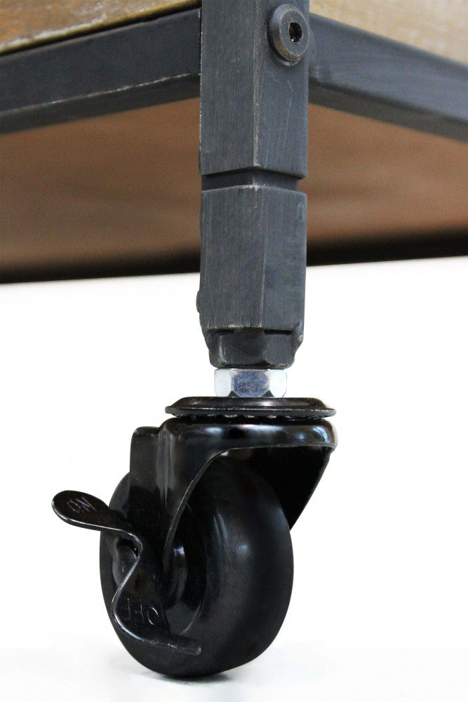 MOBILE CAMRON. Mobile in ferro e legno con 3 ripiani Dimensioni: cm 87,3 x 42,5 x 77 h.