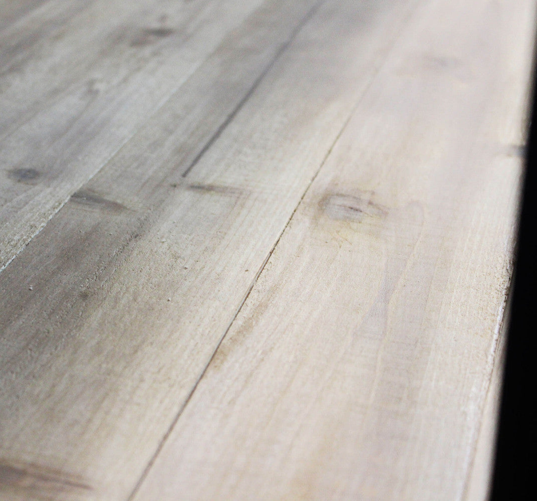 MOBILE BENNETT. Mobile in ferro e legno con 4 ripiani Dimensioni: cm 145 x 44 x 176 h.
