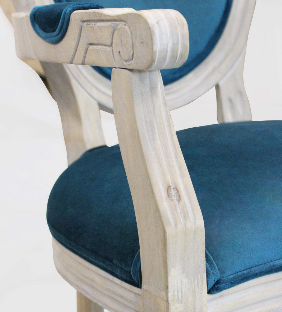CONSTANCE CHAIR IN BLUE VELVET. Dimensions: 55 x 46 x 96 h cm.