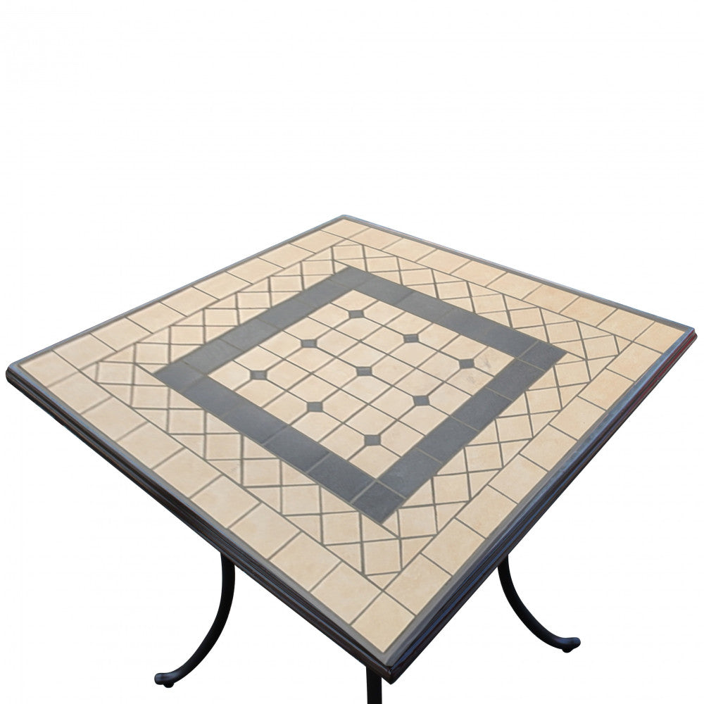 TAVOLO QUADRATO NEREO 80 X 80. Piano ovale con mosaico MARRONE CHIARO e ANTRACITE base in ferro verniciato a polvere antracite Dimensioni: cm 80 x 80 x 74 h. Arredo Giardino