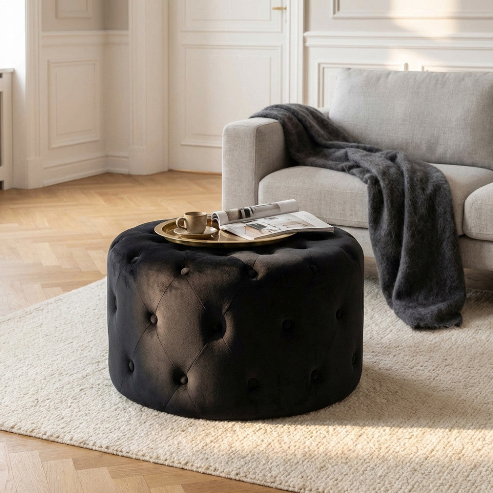 POUF MAXIM ROTONDO IN VELLUTO NERO. Dimensioni: cm ò 67 x 41 h.