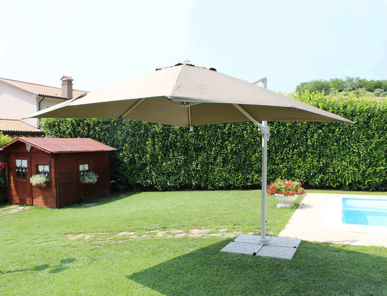 OMBRELLONE SATURNO TORTORA P/L 3 X 3 TELO TORTORA. Telo in poliestere TORTORA 250 gr con antivento palo girevole in alluminio 53x77 e 25x40 mm 8 stecche alluminio 14 x 24 mm Dimensioni: m 3 x 3. Arredo Giardino