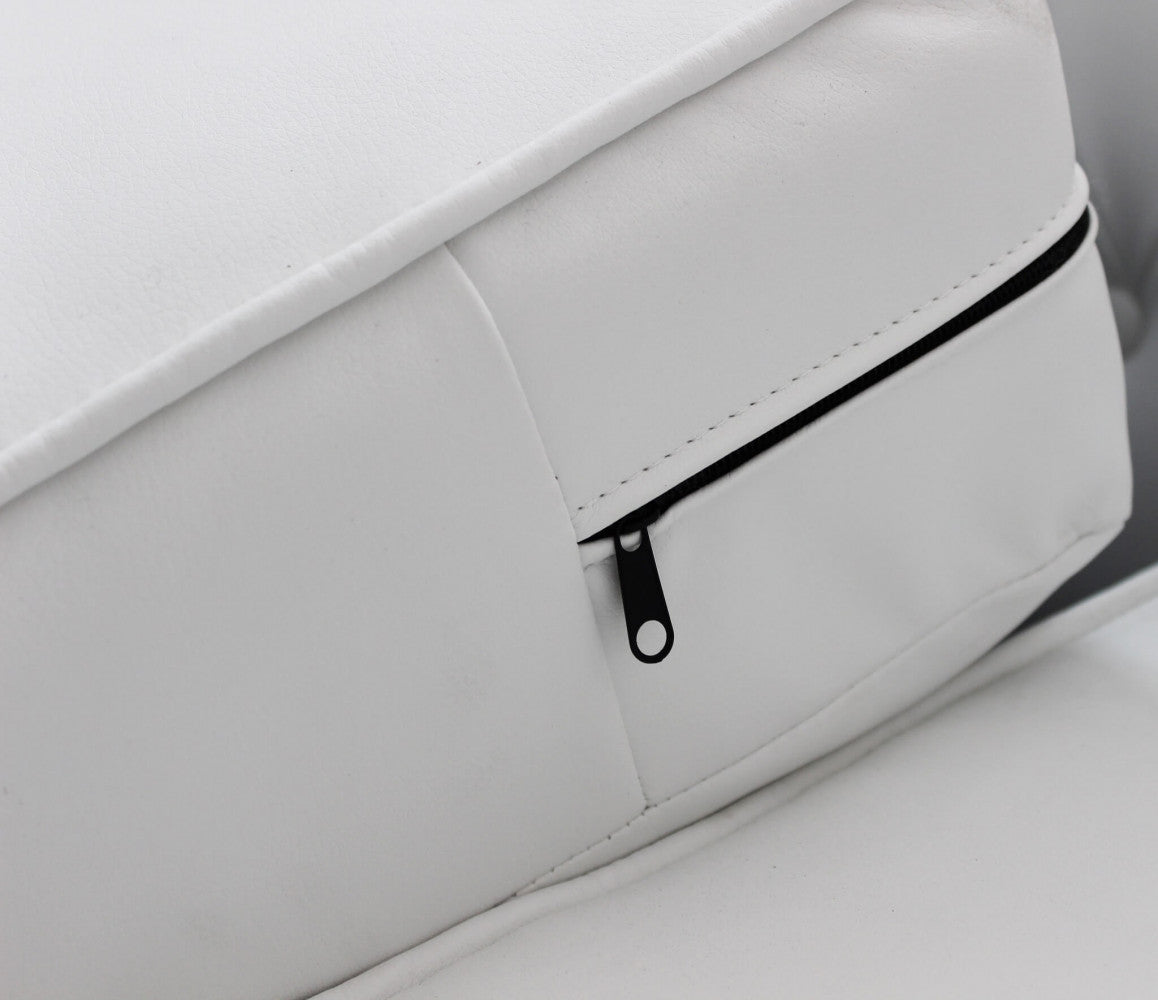 DIVANO 3 POSTI CHESTERFIELD IN ECOPELLE BIANCO. Dimensioni: cm 197 x 74 x 82 h.