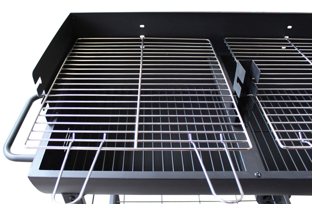 WISCONSIN CHARCOAL BARBECUE. BLACK painted steel structure with 2 grills. Dimensions: 100 x 47 x 94 h cm.