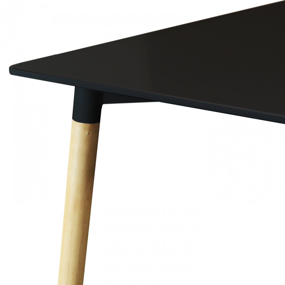 TAVOLO LIONE 120 X 80 NERO. Piano in ABS colore nero, gambe in legno Dimensioni: cm 120 x 80 x 75 h. Arredo Giardino