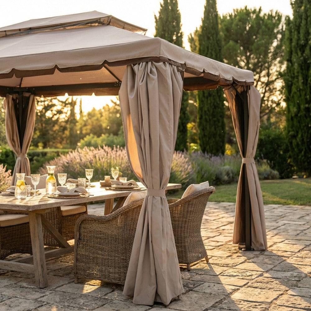GAZEBO AVANA 3 X 4. Telo in poliestere AVORIO 180 gr e laterali 160 gr struttura in alluminio finitura NERA completo di 4 tende e zanzariere Dimensioni: m 3 x 4. Arredo Giardino