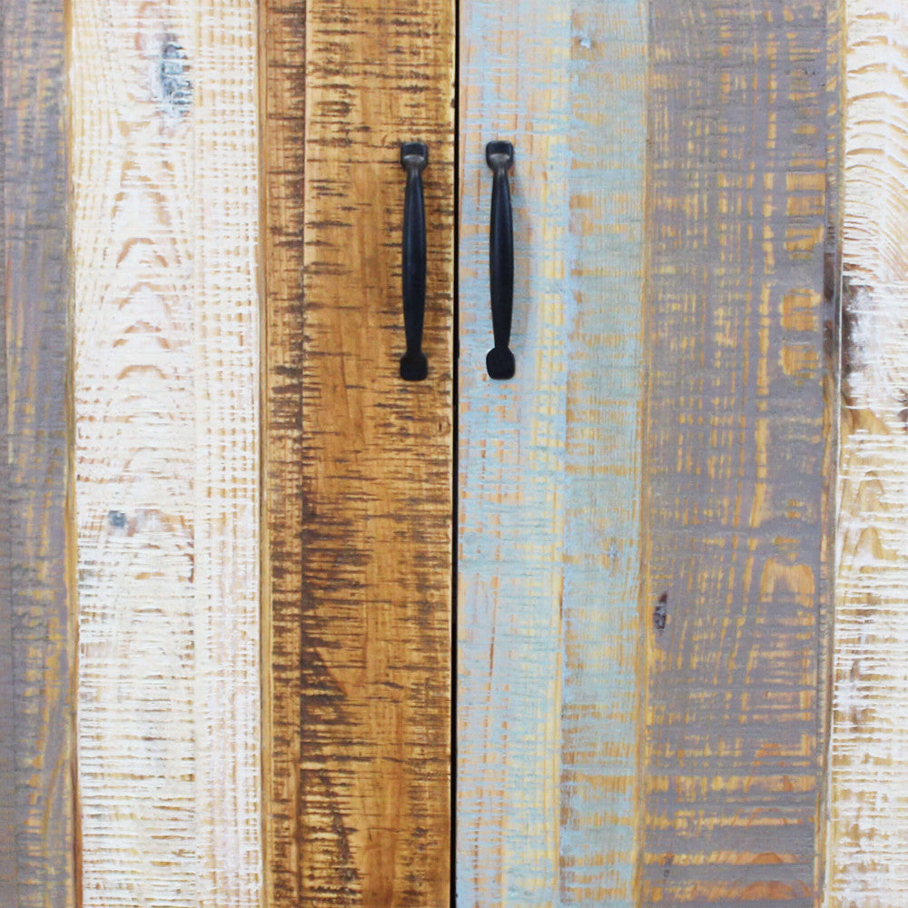 MOBILE FRED. Mobile con 4 cassetti e 2 ante in legno colorato Dimensioni: cm 131 x 40 x 77 h.
