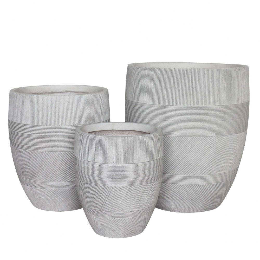 SET VASI PAPAVERO. Set di 3 vasi in fibra di sintetica color TAUPE, BEIGE o GRIGIO SCURO Dimensioni: G.43,5x43,5x50/M.35,5x35,5x41/P.27x27x32. Arredo Giardino