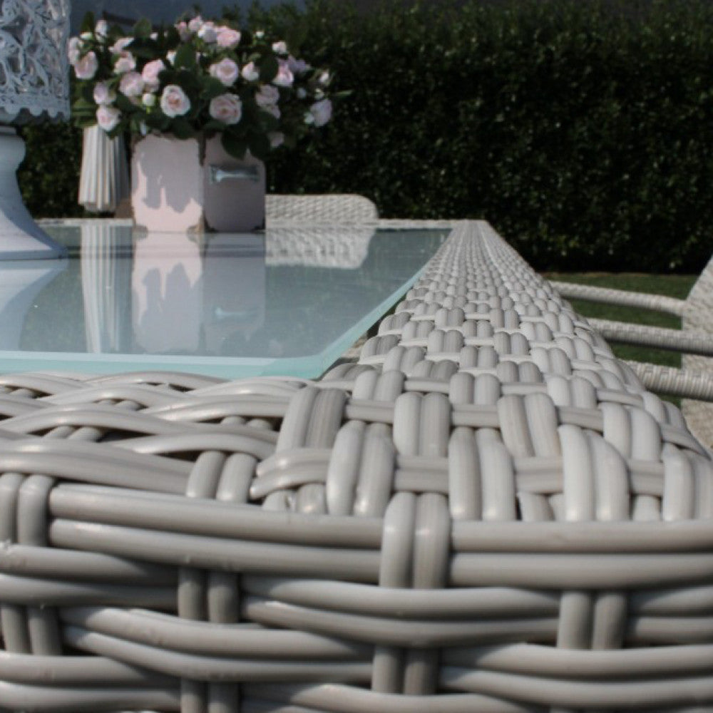 TAVOLO AZORE 150 X 90. Struttura in metallo, wicker MARRONE, GRIGIO o BIANCO materiale UV protection piano in vetro spessore 5 mm Dimensioni: cm 150 x 90. Arredo Giardino