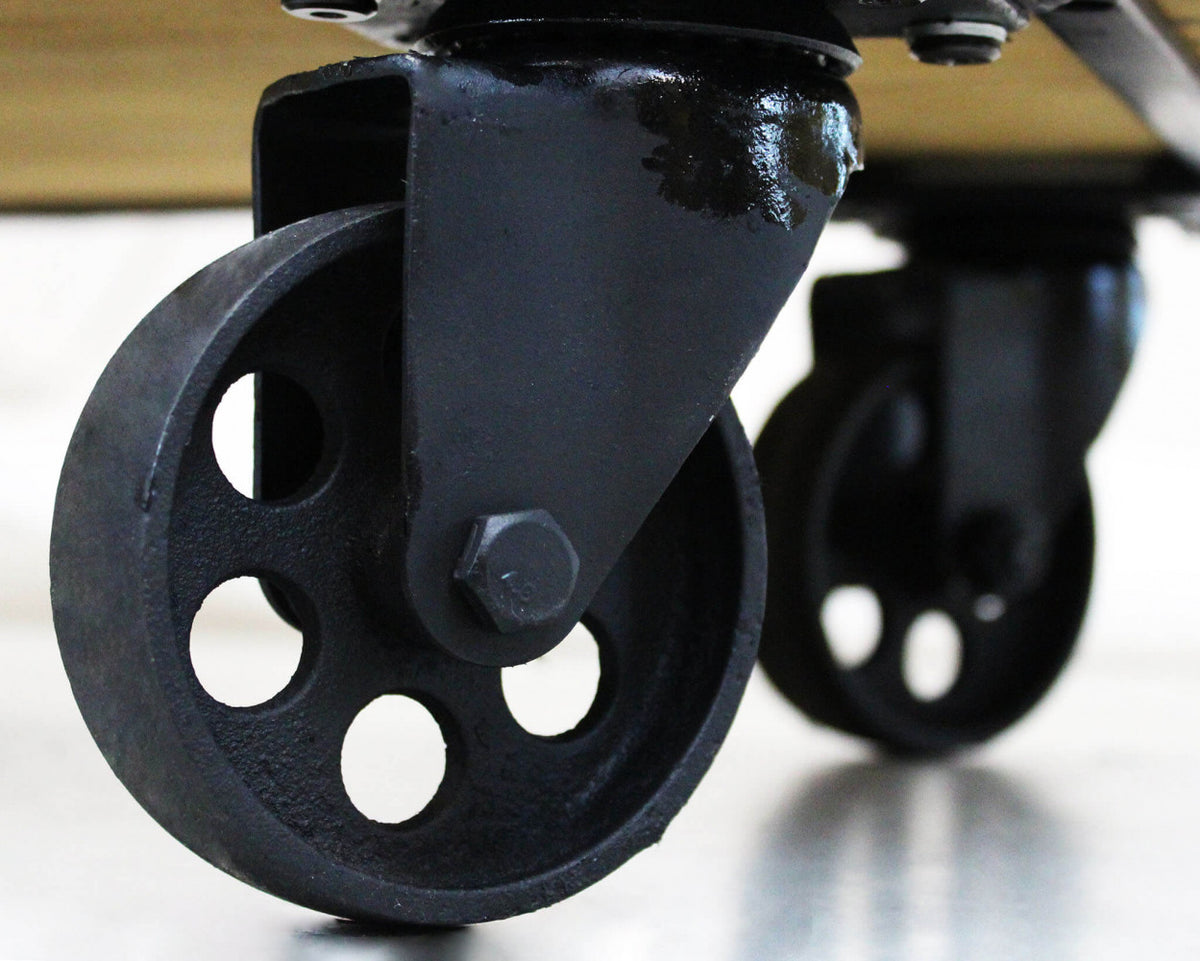 MOBILE AMYAS. Mobile in ferro e legno con 4 ripiani Dimensioni: cm 77 x 39,5 x 168 h.
