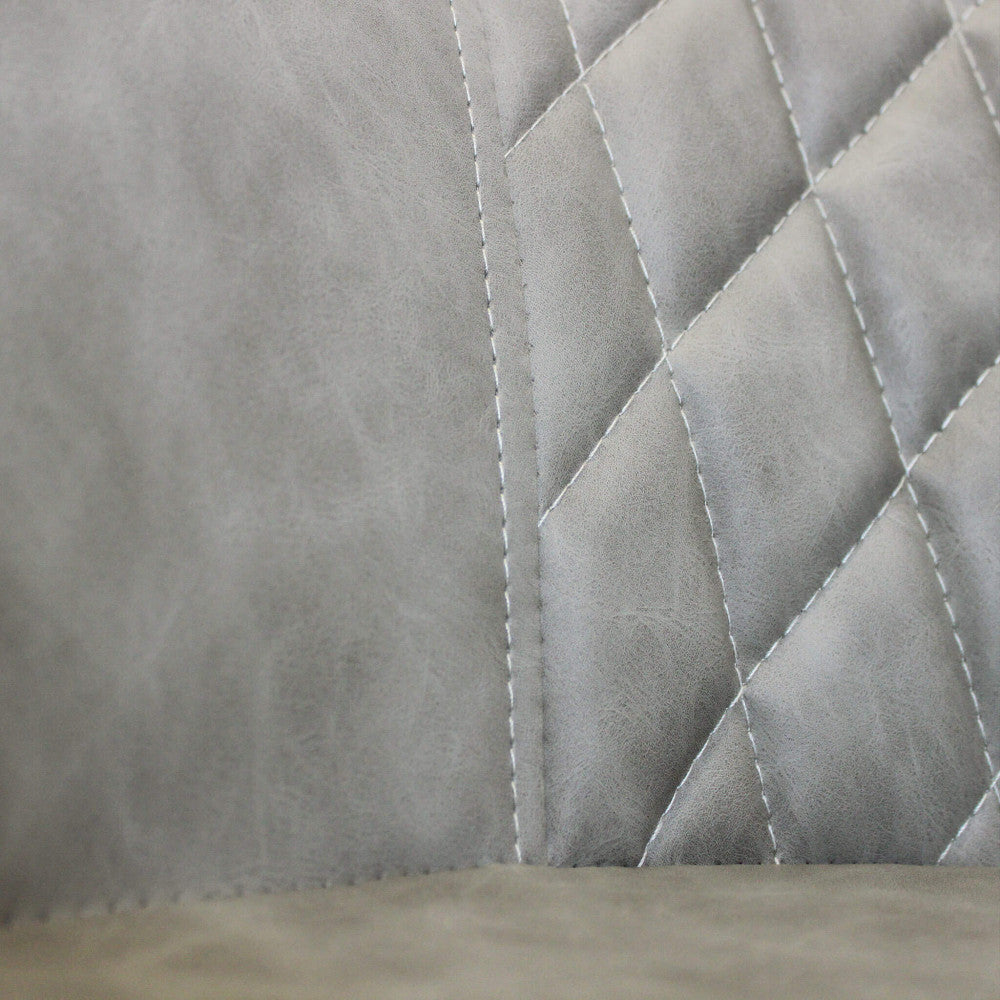 SINDY CHAIR IN FAUX LEATHER. Metal frame, faux leather seat and back. Dimensions: 56 x 60 x 87 cm h.