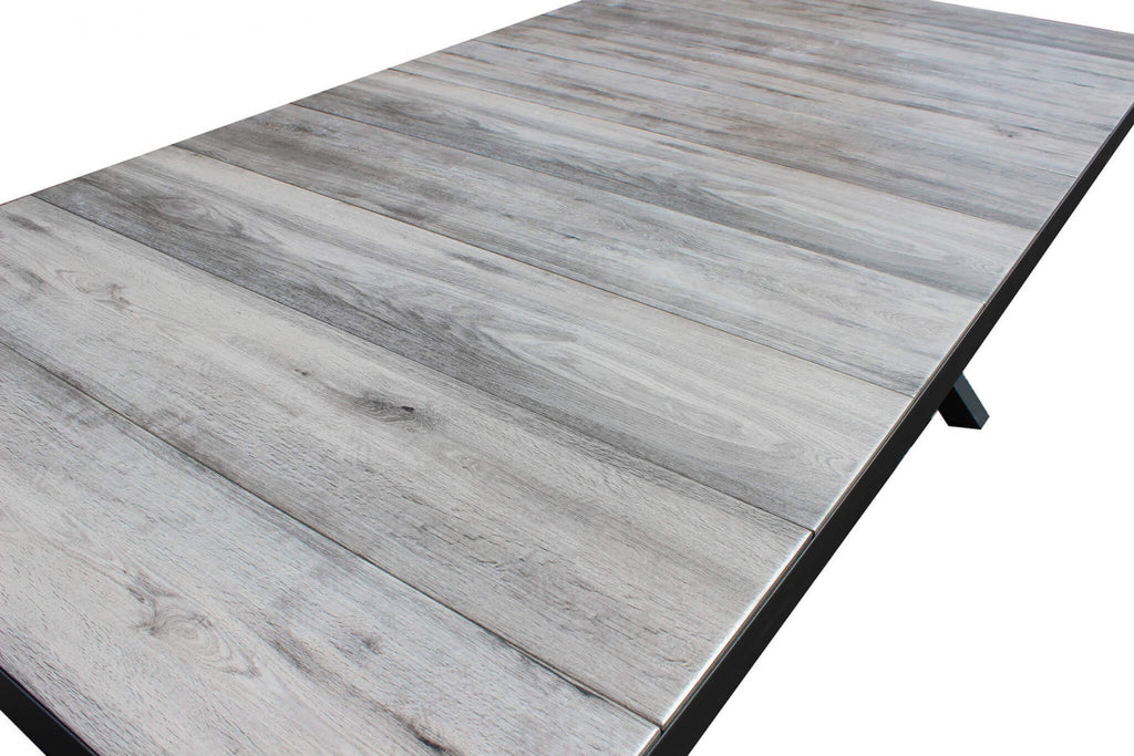 TAVOLO MACKAY 200 X 100. Struttura in allumino ANTRACITE o BIANCA piano del tavolo in ceramica effetto legno Dimensioni: cm 200 x 100 x 75 h. Arredo Giardino