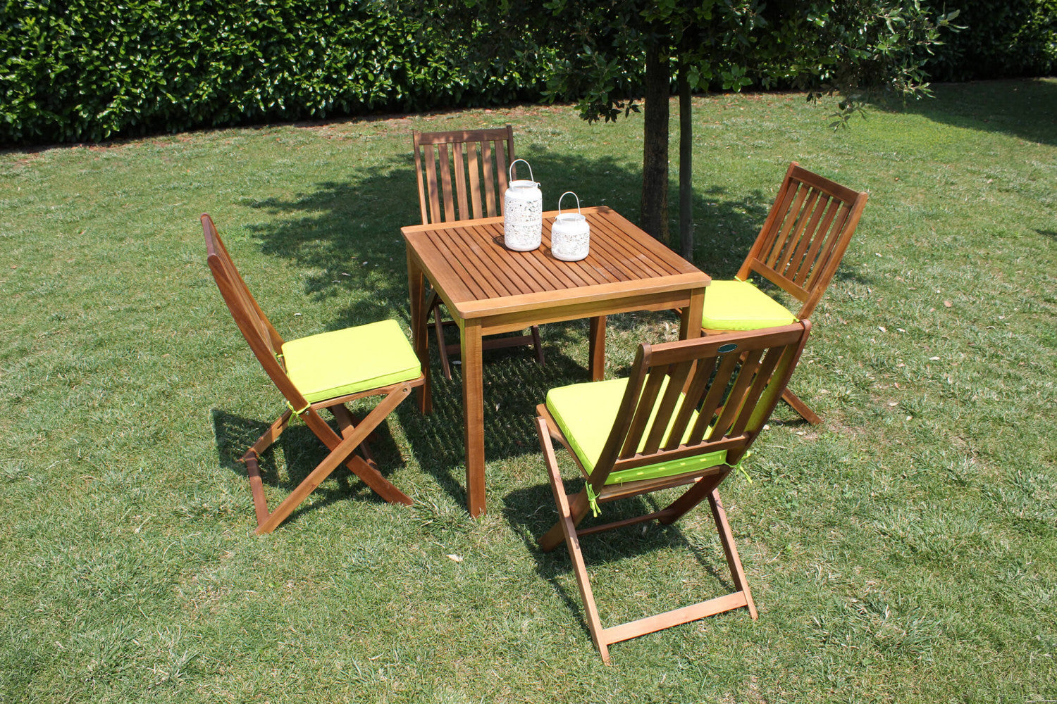 TAVOLO 80 X 80. Legno di Acacia massiccio spessore 22 mm misure delle gambe cm 4,5 x 4,5 Dimensioni: cm 80 x 80 x 74 h. Arredo Giardino
