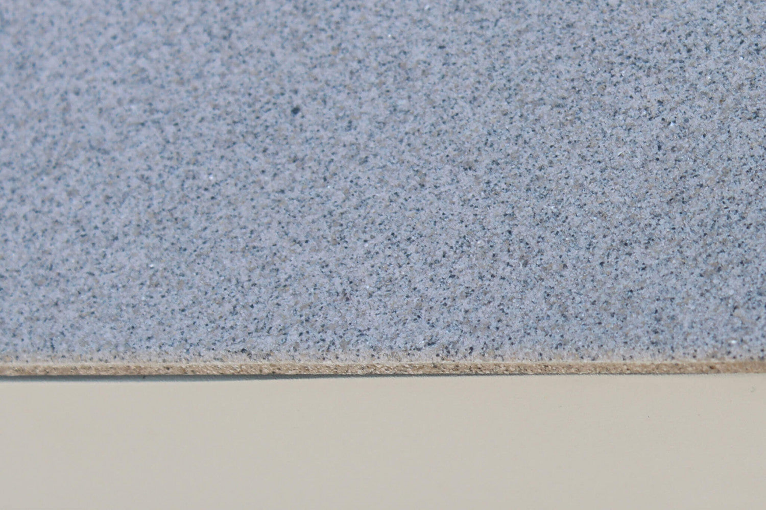 MUMBAI LOUNGE SETTEE 2 PCS/CUSHIONS. Powder-coated aluminum frame in DARK GREY or LIGHT GREY. Armrests and backrests. Synthetic round rope upholstery. 15 cm cushions. Coffee table with 5 mm tempered glass. Dimensions: D.152x80x73/D.71x80x73/T.100x...