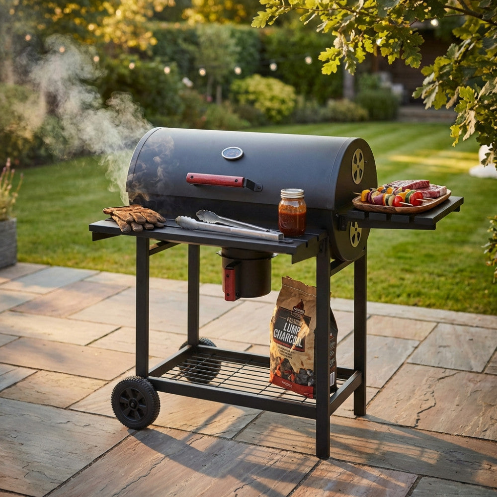 BARBECUE A CARBONELLA TENNESSEE. Struttura in acciaio verniciato NERO con 2 griglie con coperchio e termometro Dimensioni: cm 113 x 70 x 97,5 cm.